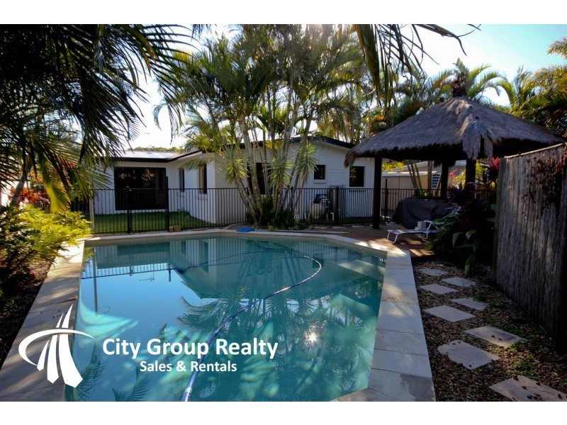 32 Poinciana Blvd, Broadbeach Waters QLD 4218