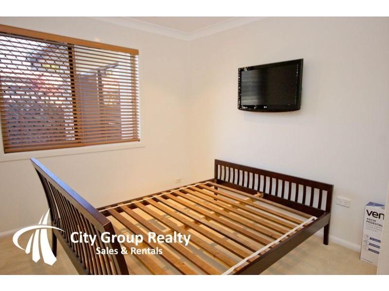 32 Poinciana Blvd, Broadbeach Waters QLD 4218