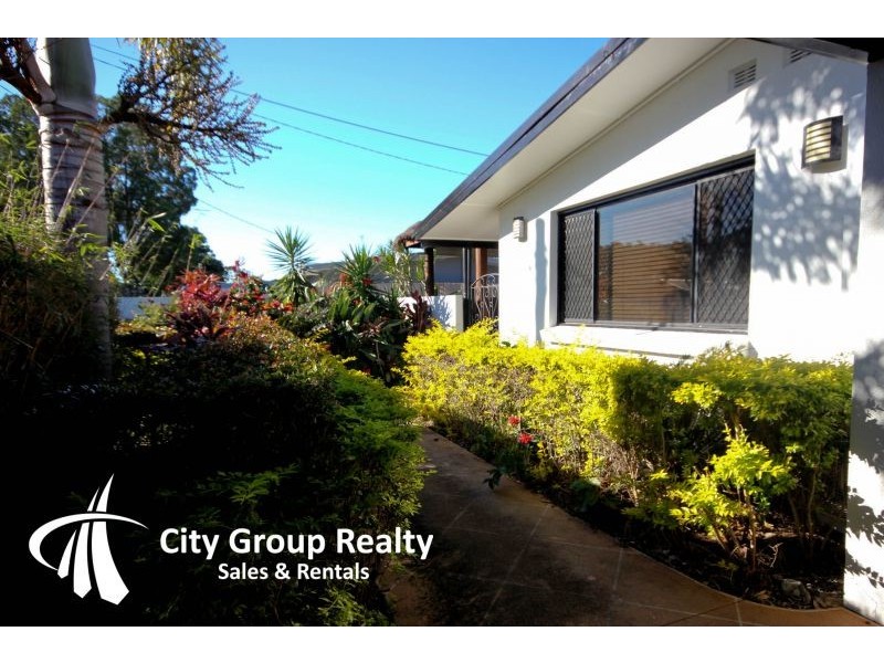 32 Poinciana Blvd, Broadbeach Waters QLD 4218