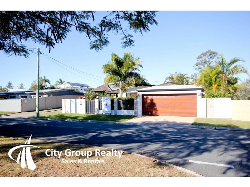 32 Poinciana Blvd, Broadbeach Waters QLD 4218