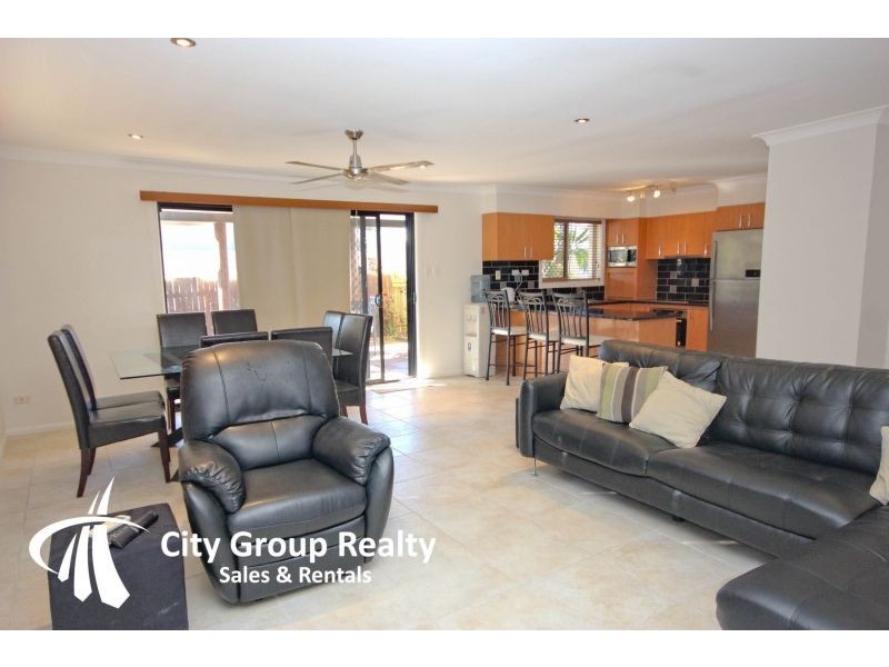 32 Poinciana Blvd, Broadbeach Waters QLD 4218