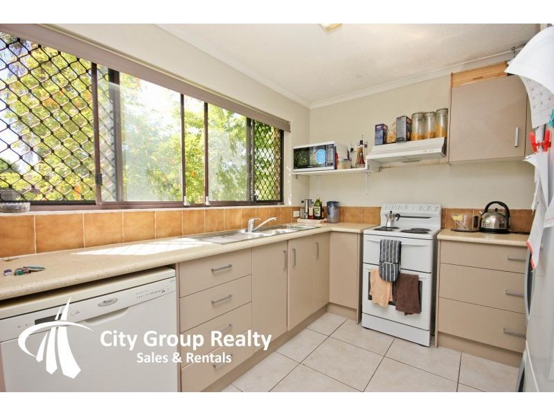 2/12 Oceanic Drive, Mermaid Waters QLD 4218