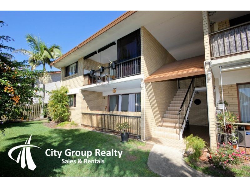 2/12 Oceanic Drive, Mermaid Waters QLD 4218
