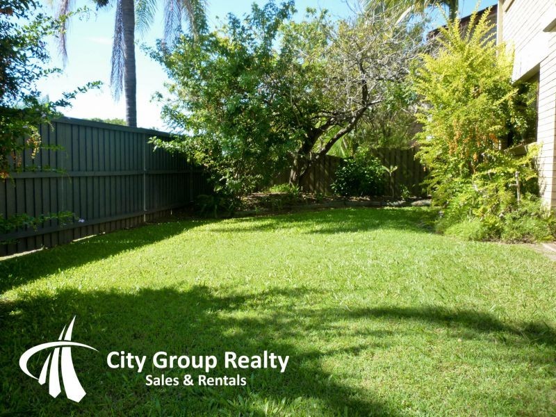 2/12 Oceanic Drive, Mermaid Waters QLD 4218