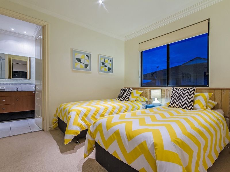 1/14 Fraser Avenue, Mermaid Beach QLD 4218