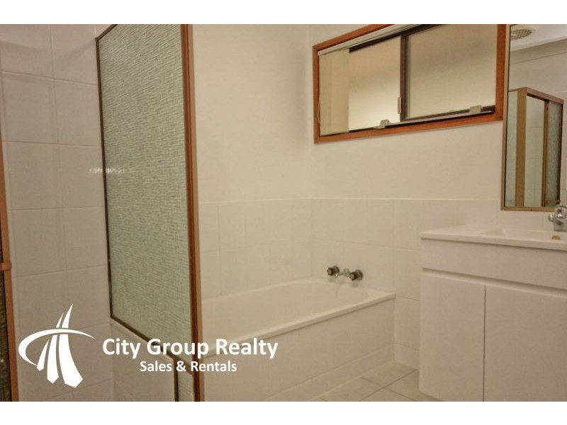 18 Redleaf Crt, Burleigh Waters QLD 4220