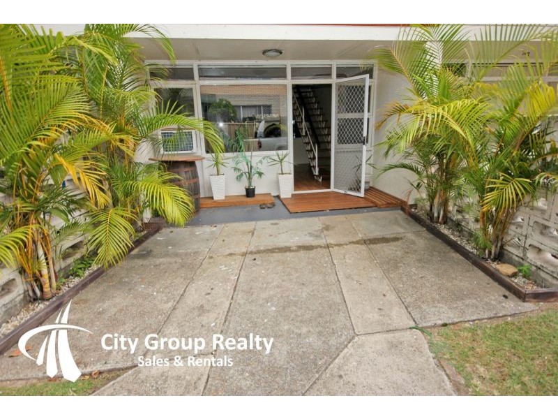 30 Leonard Avenue, Surfers Paradise QLD 4217