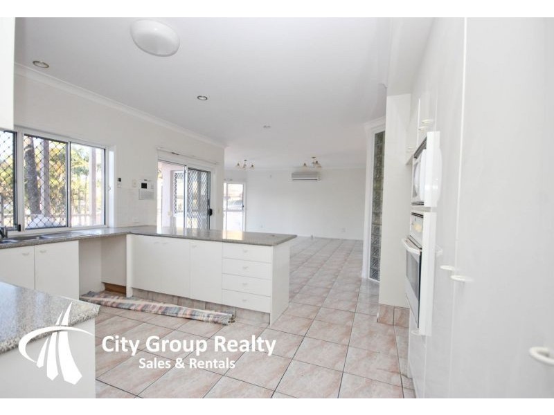10 Wollundry Place, Mermaid Waters QLD 4218