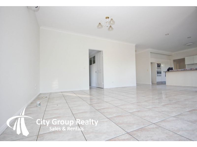 10 Wollundry Place, Mermaid Waters QLD 4218