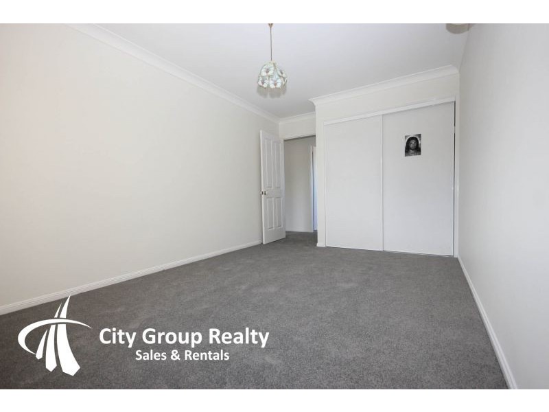 10 Wollundry Pl, Mermaid Waters QLD 4218