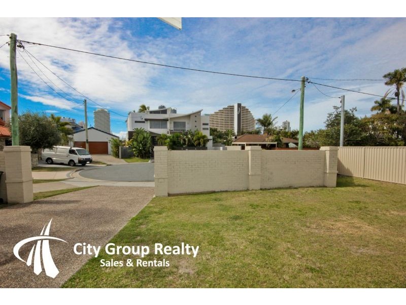 11 Lotus Key, Broadbeach Waters QLD 4218