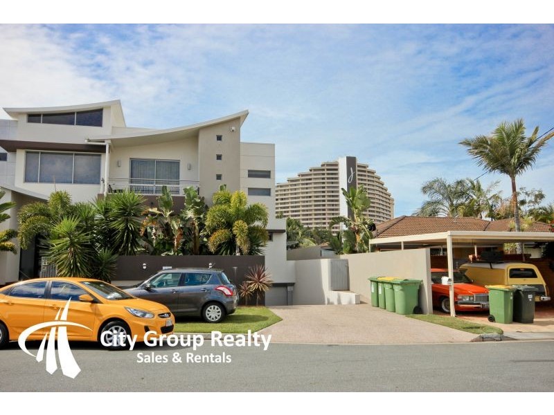 11 Lotus Key, Broadbeach Waters QLD 4218