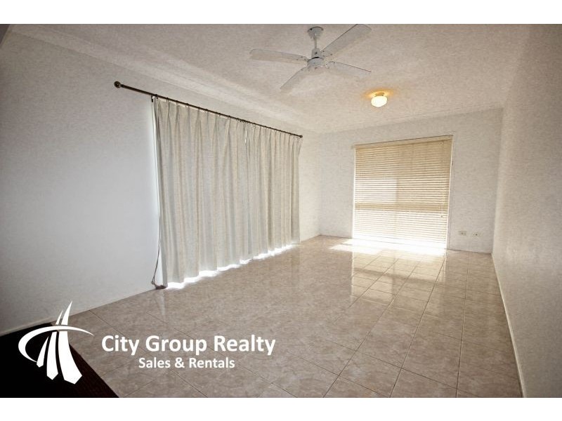 11 Lotus Key, Broadbeach Waters QLD 4218
