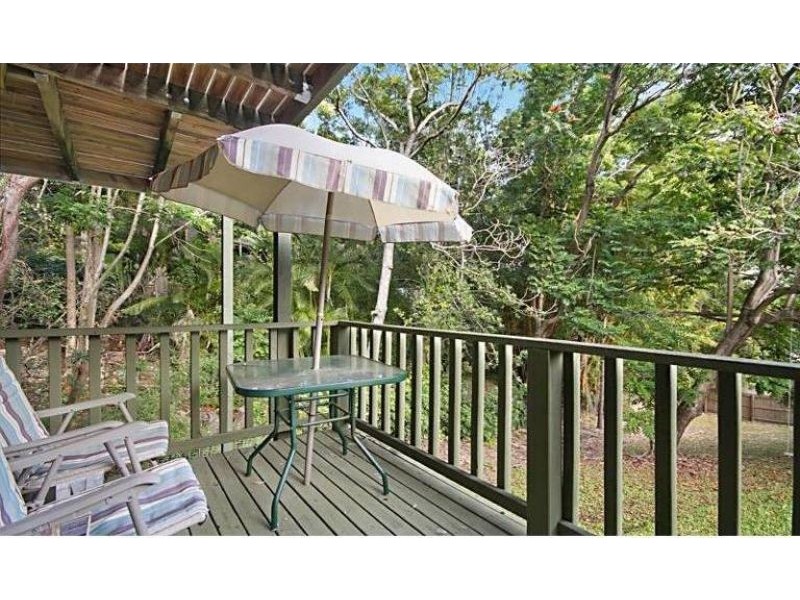 11 Daisy Street, Elanora QLD 4221