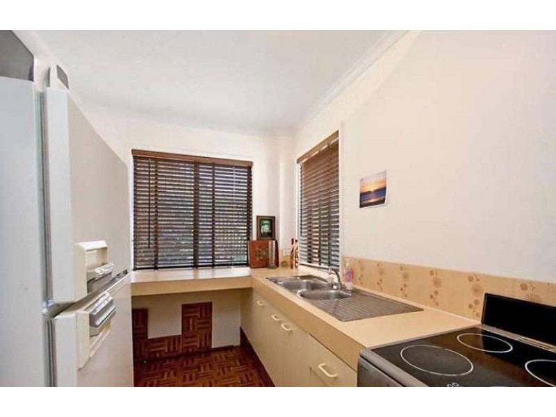 11 Daisy Street, Elanora QLD 4221
