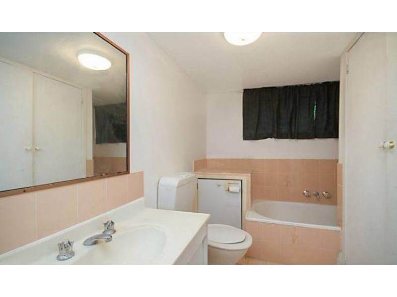 11 Daisy Street, Elanora QLD 4221