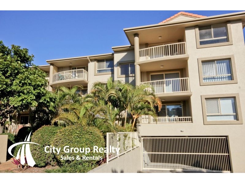 4/2 Mountain View Avenue, Miami QLD 4220