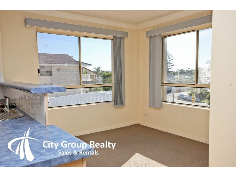 4/2 Mountain View Avenue, Miami QLD 4220