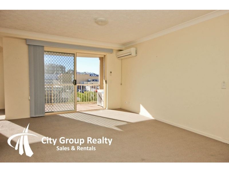 4/2 Mountain View Avenue, Miami QLD 4220