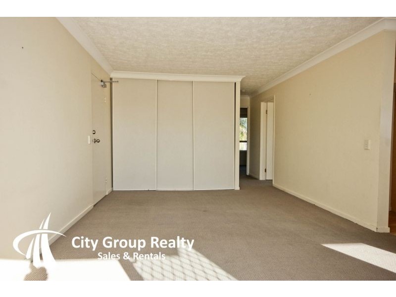 4/2 Mountain View Avenue, Miami QLD 4220