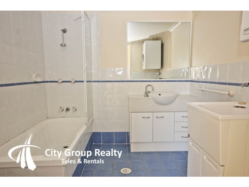 4/2 Mountain View Avenue, Miami QLD 4220