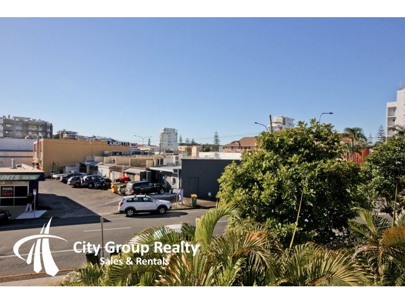 4/2 Mountain View Avenue, Miami QLD 4220