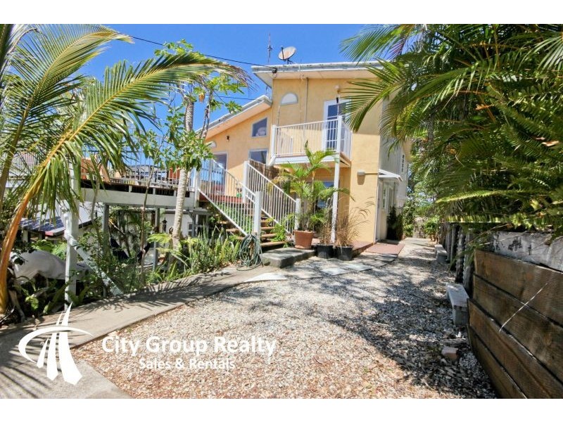 2/6 Brake Street, Burleigh Heads QLD 4220