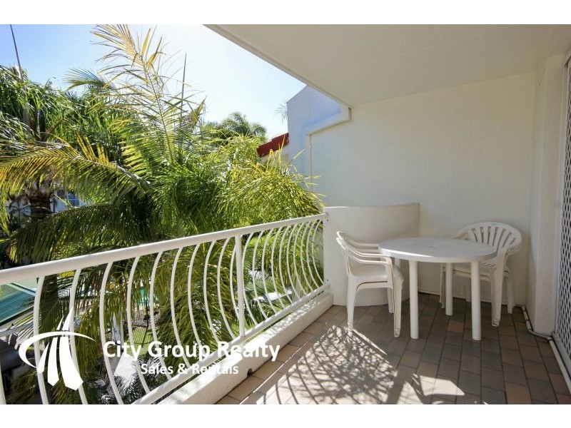 17 Genoa Street, Broadbeach QLD 4218