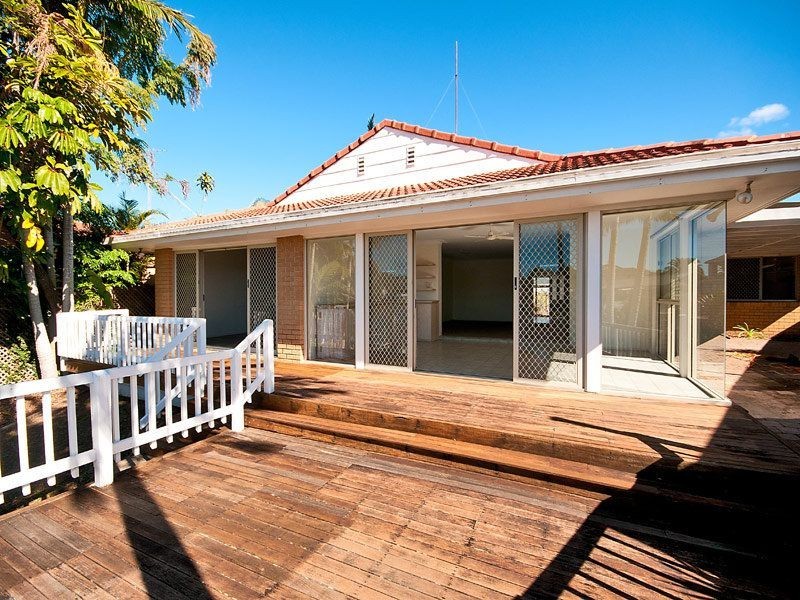 24 Platypus Avenue, Sorrento QLD 4217