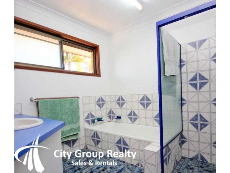 16 Tiwi Street, Bundall QLD 4217