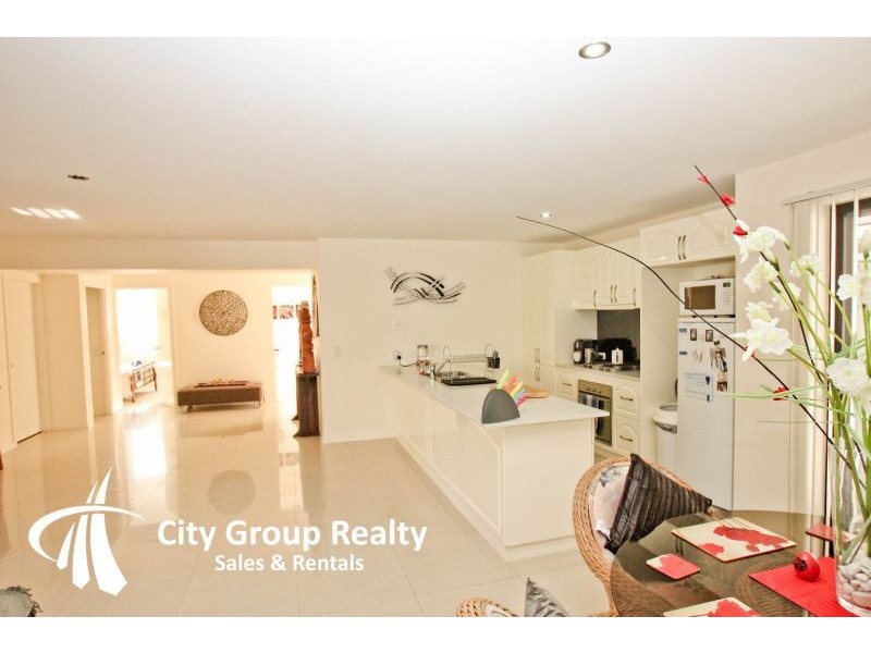 2/24 Alison Road, Carrara QLD 4211