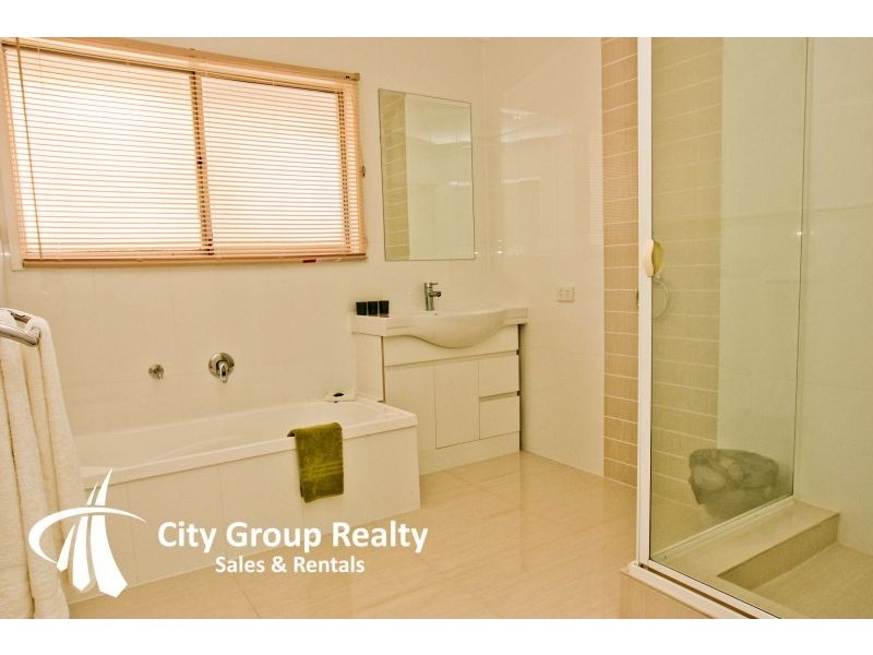 25 Sunrise Boulevard, Surfers Paradise QLD 4217