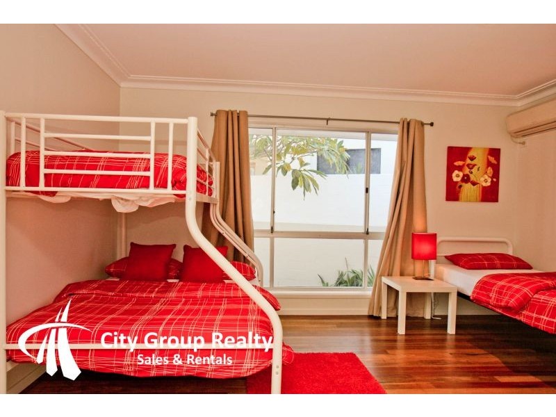 25 Sunrise Boulevard, Surfers Paradise QLD 4217