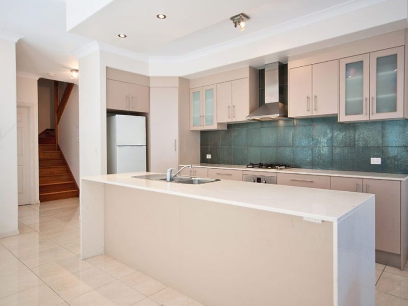 1/81 Pohlman Street, Southport QLD 4215