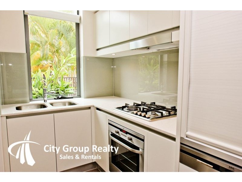 P1/28 Bayview Street, Runaway Bay QLD 4216