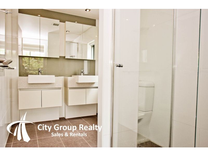 P1/28 Bayview Street, Runaway Bay QLD 4216