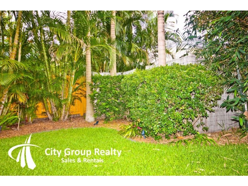 5/3 Cotinga Cresent, Burleigh Waters QLD 4220