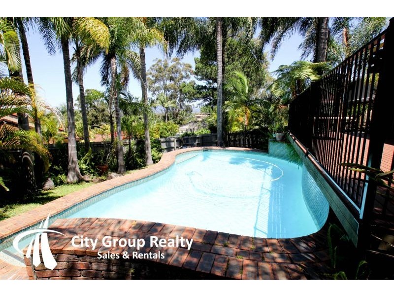 5 Murrumba Drive, Ashmore QLD 4214