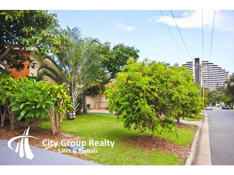 11 Merrimac Bld, Broadbeach Waters QLD 4218