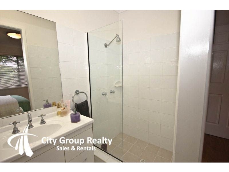 11 Merrimac Bld, Broadbeach Waters QLD 4218