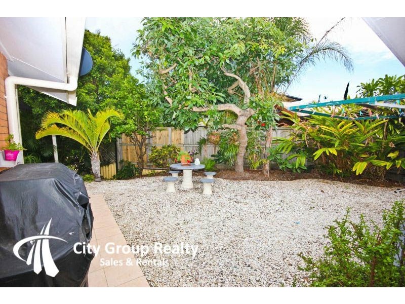 11 Merrimac Bld, Broadbeach Waters QLD 4218