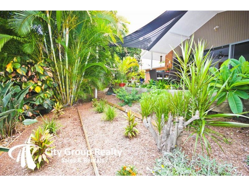 11 Merrimac Bld, Broadbeach Waters QLD 4218