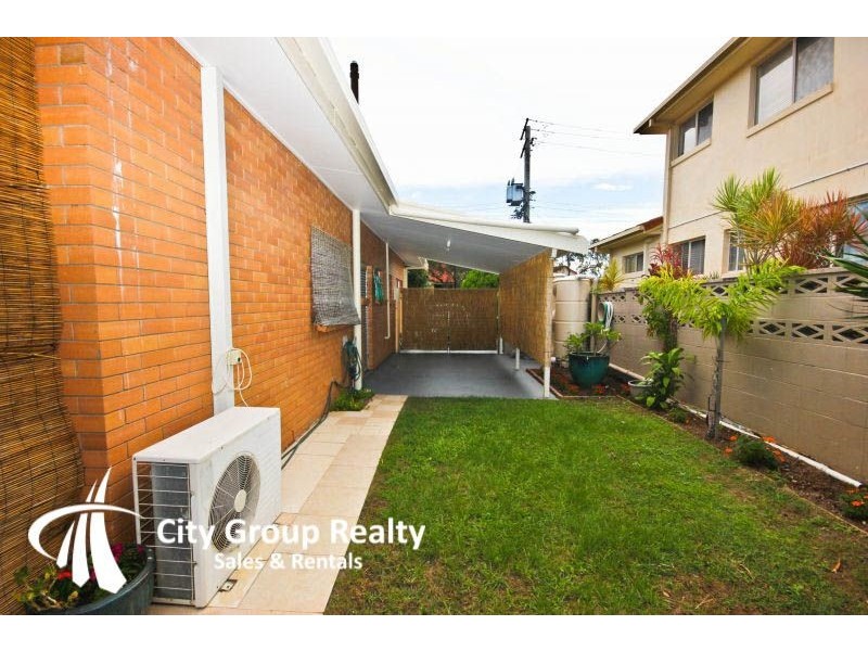 11 Merrimac Bld, Broadbeach Waters QLD 4218
