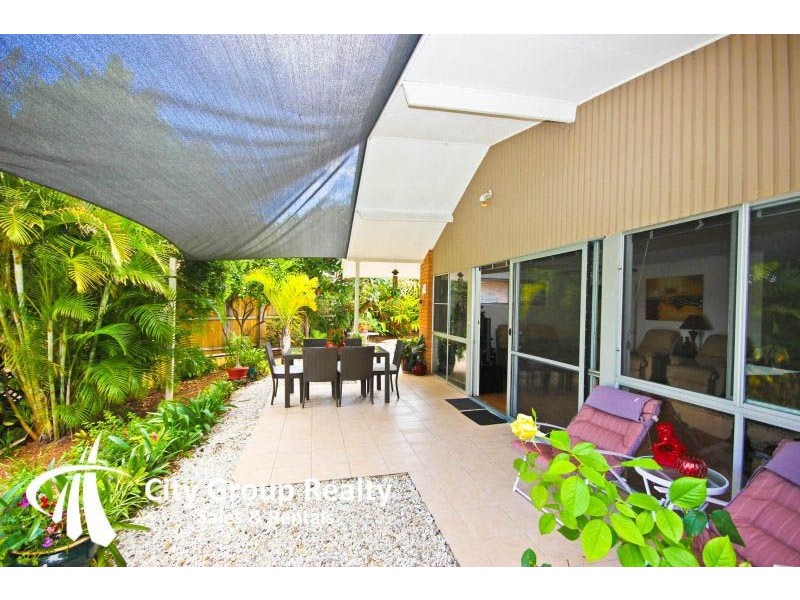 11 Merrimac Bld, Broadbeach Waters QLD 4218