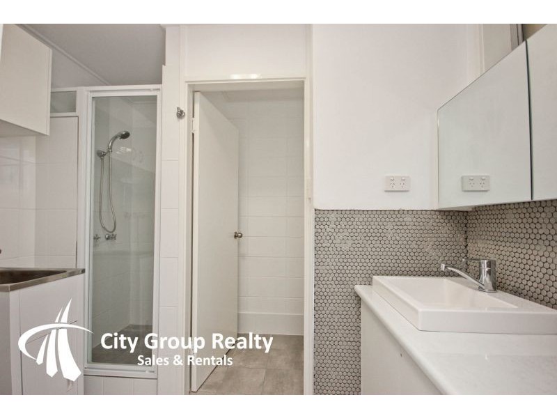 286 The Esplanade, Miami QLD 4220