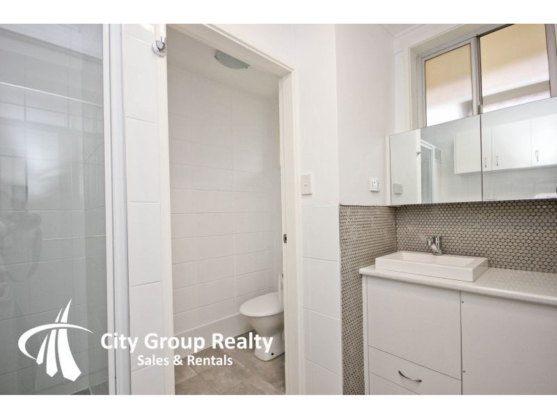 286 The Esplanade, Miami QLD 4220