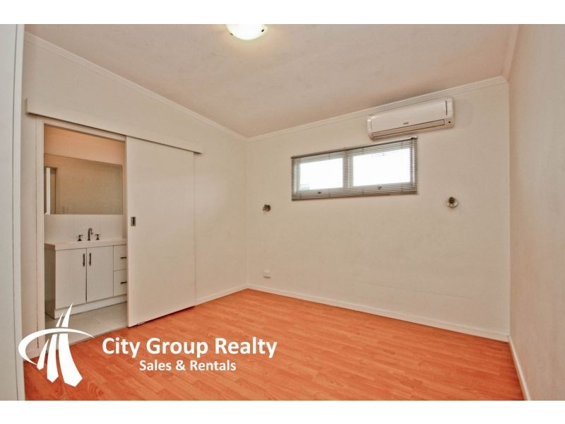 39 Darrambal Street, Chevron Island QLD 4217