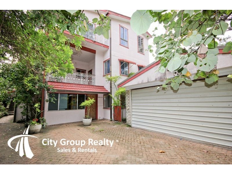 13A Jefferson Lane, Palm Beach QLD 4221