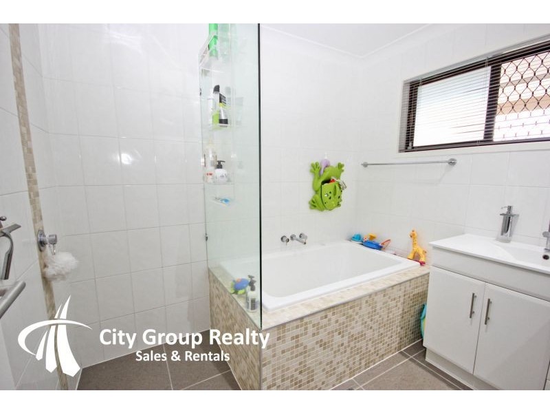 1/10 Crimson Court, Miami QLD 4220