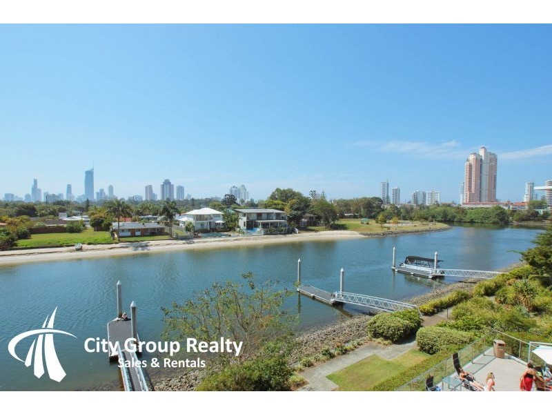 2604 T E Peters Drive, Broadbeach Waters QLD 4218
